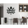 Drevený nápis Kitchen s príborom a zdobením